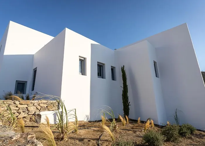 Cape * Ftelia (Mykonos)